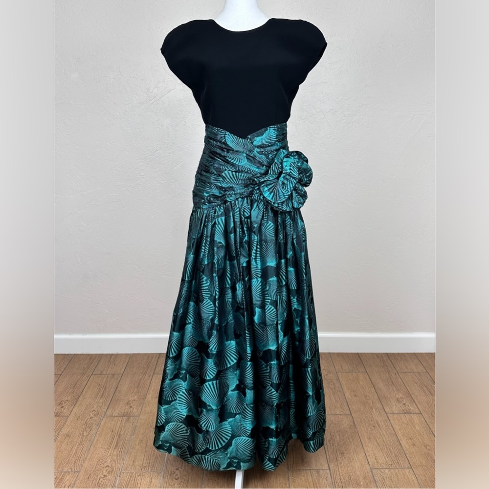 Vintage 1980s Gala Julie Francis Open Back Black Green Seashell Brocade Dress 6